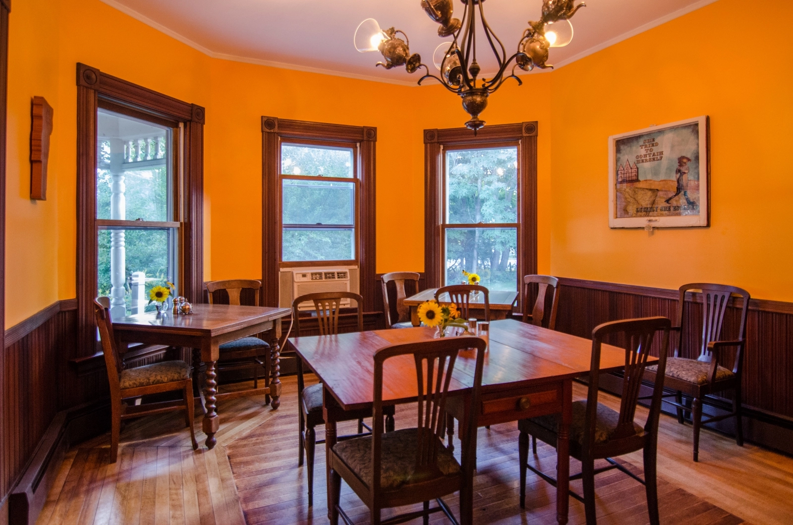 Breakfast room seating at Heart of the Village Inn