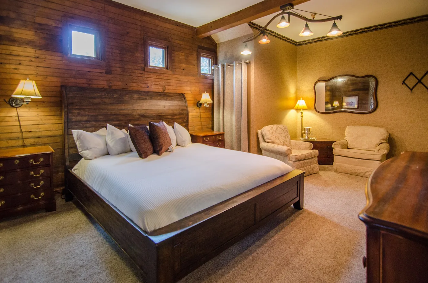 Bostwick Room at Heart of the Village Inn in Shelburne Vermont — gallery image 2