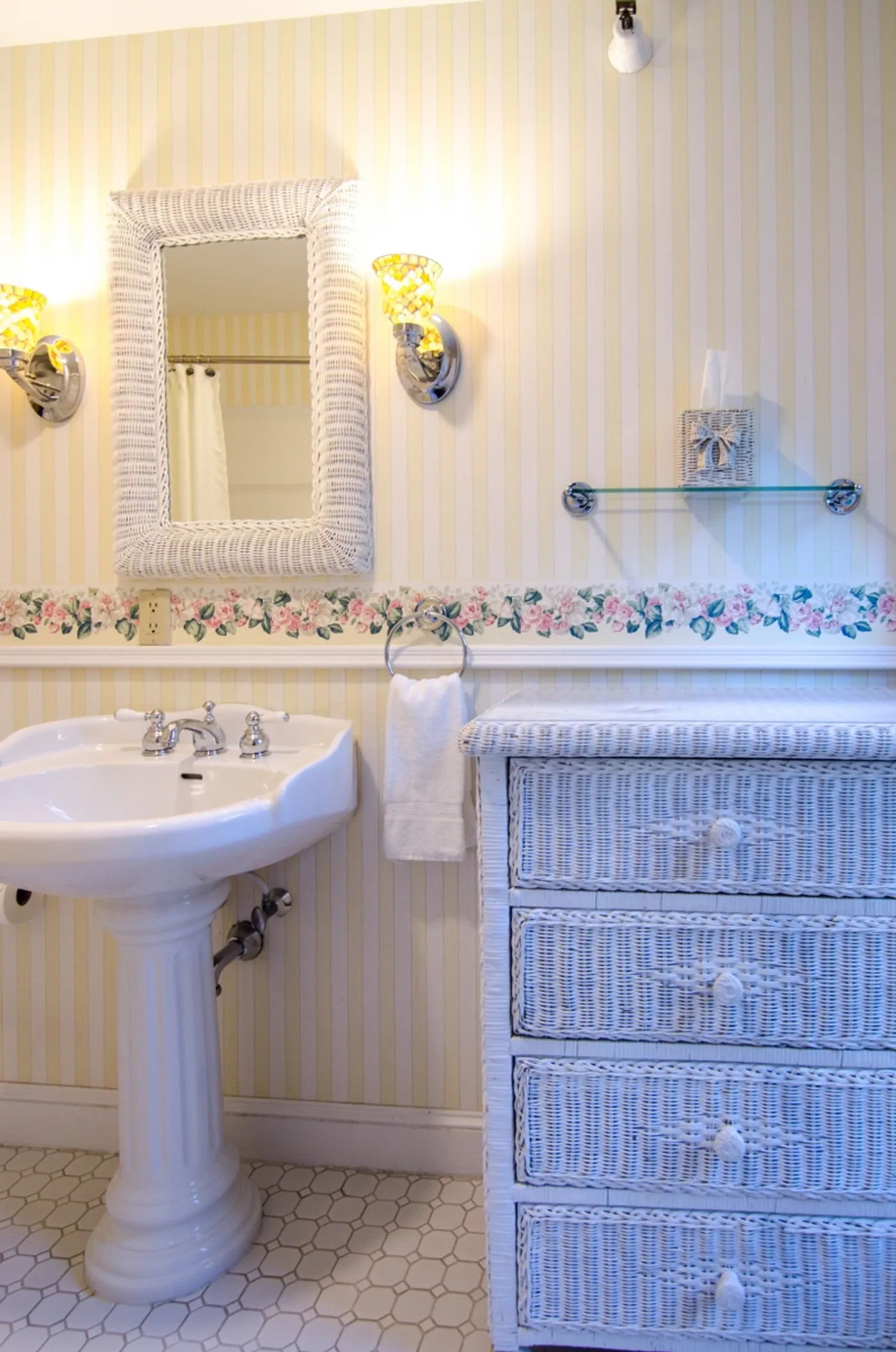 Deyett Room at Heart of the Village Inn in Shelburne Vermont — gallery image 4