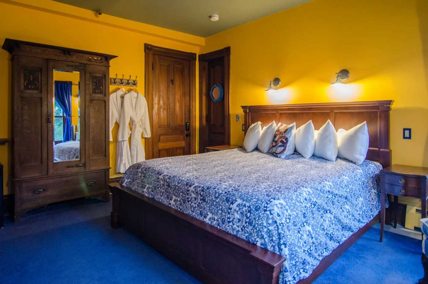 Harrington Room at Heart of the Village Inn in Shelburne Vermont — gallery image 2
