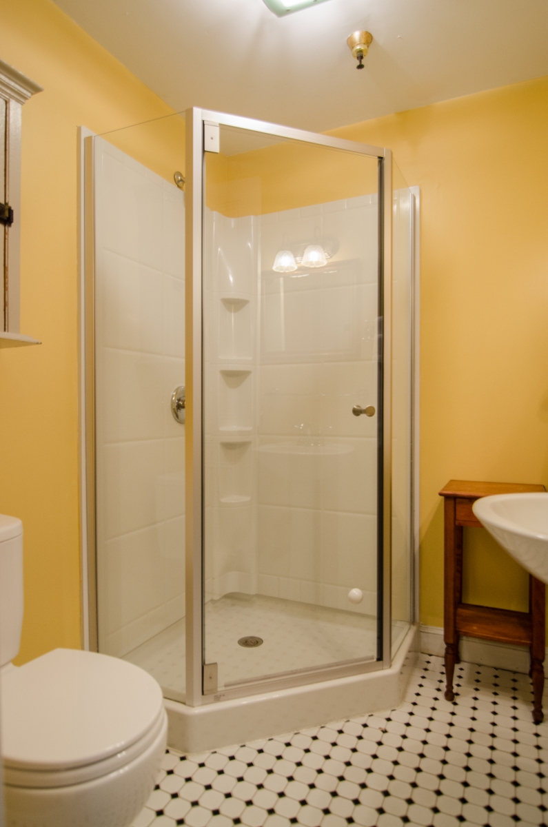 Tracy Room at Heart of the Village Inn in Shelburne Vermont — gallery image 4