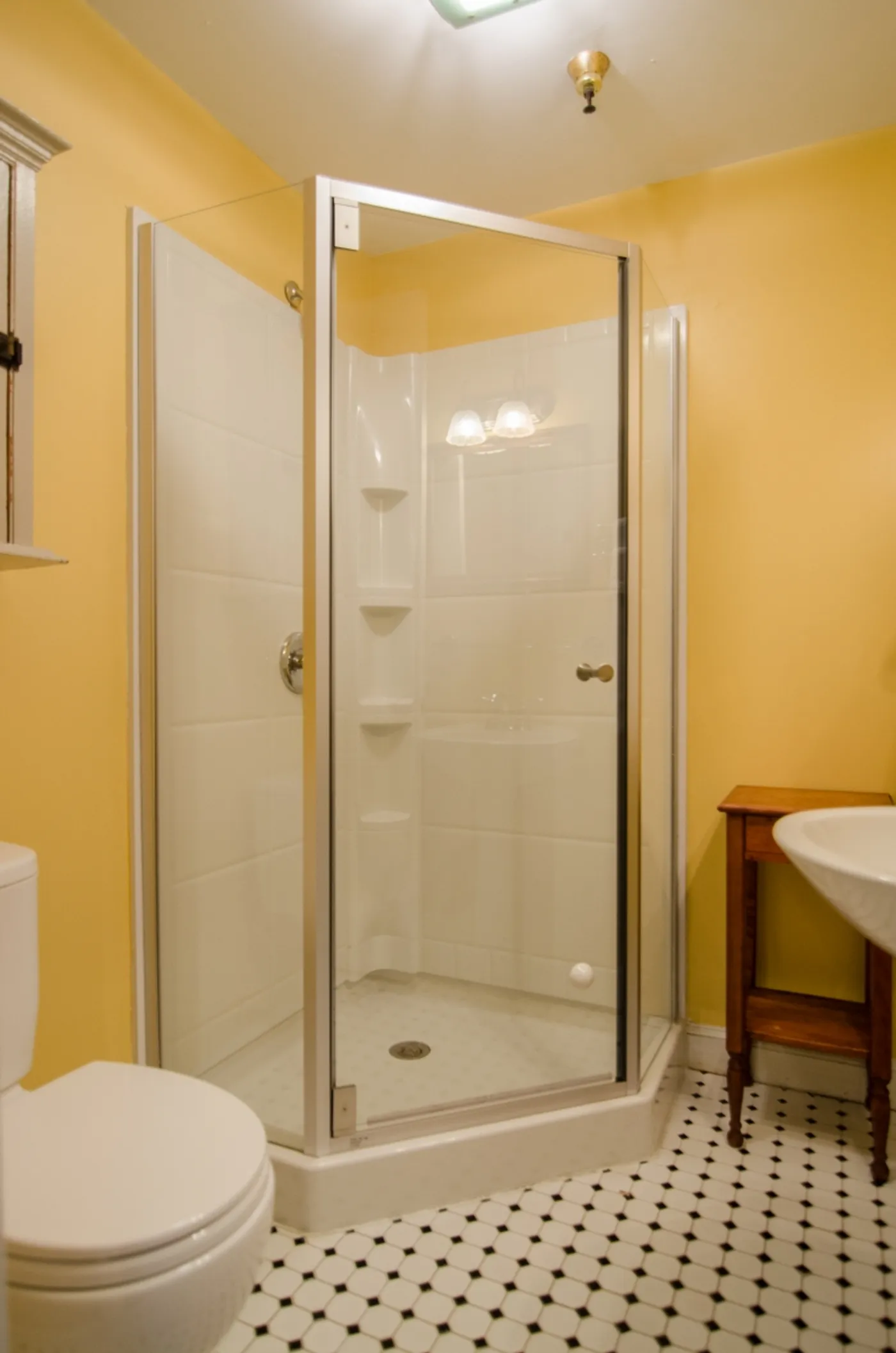 Tracy Room at Heart of the Village Inn in Shelburne Vermont — gallery image 4