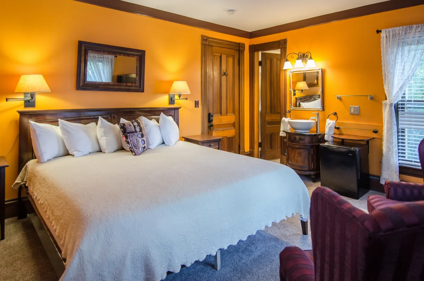 Van Vliet Room at Heart of the Village Inn in Shelburne, Vermont