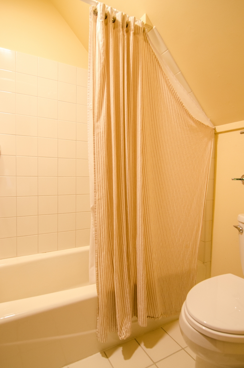 Van Vliet Room at Heart of the Village Inn in Shelburne, Vermont — gallery image 4