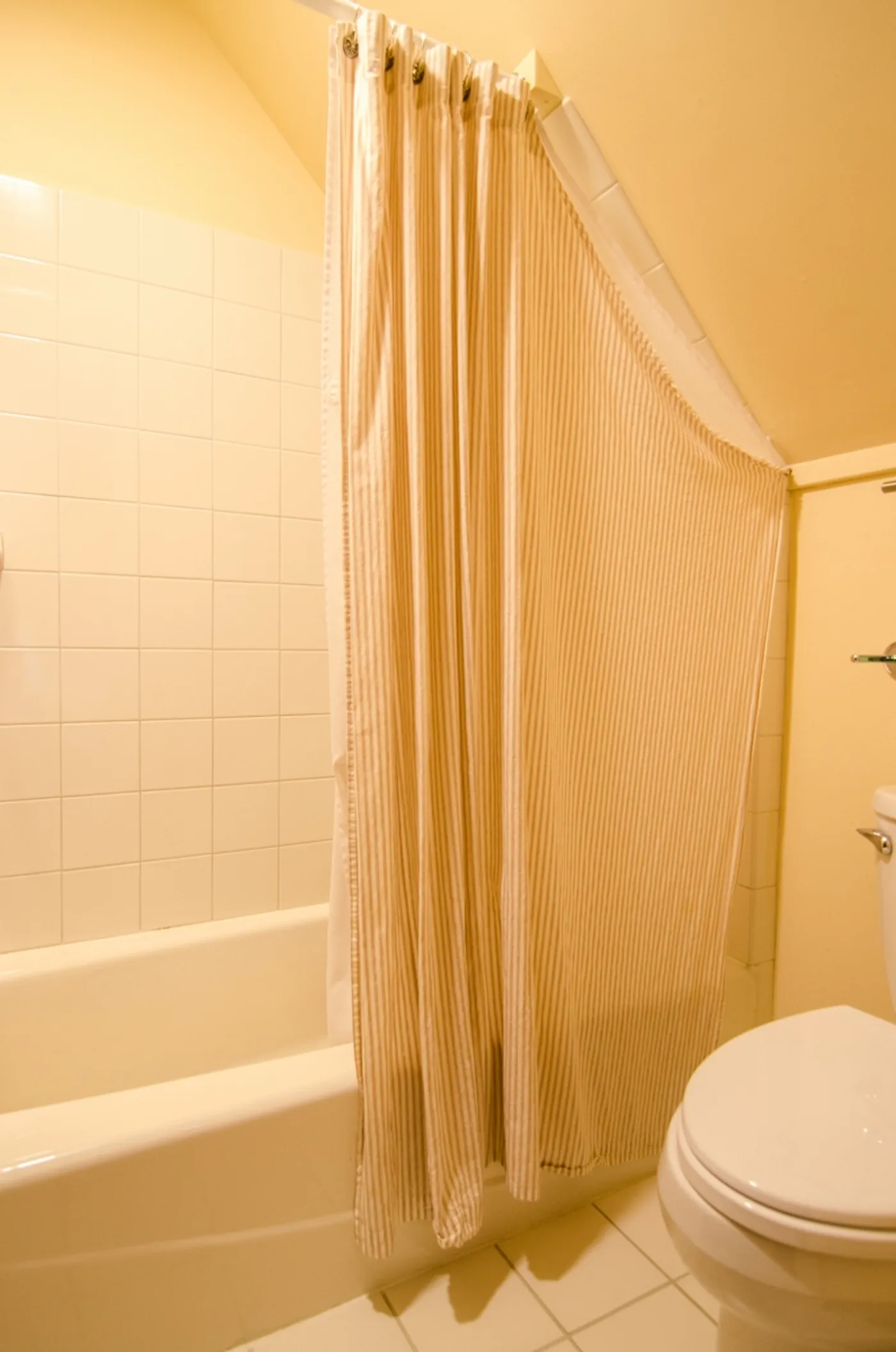 Van Vliet Room at Heart of the Village Inn in Shelburne, Vermont — gallery image 4